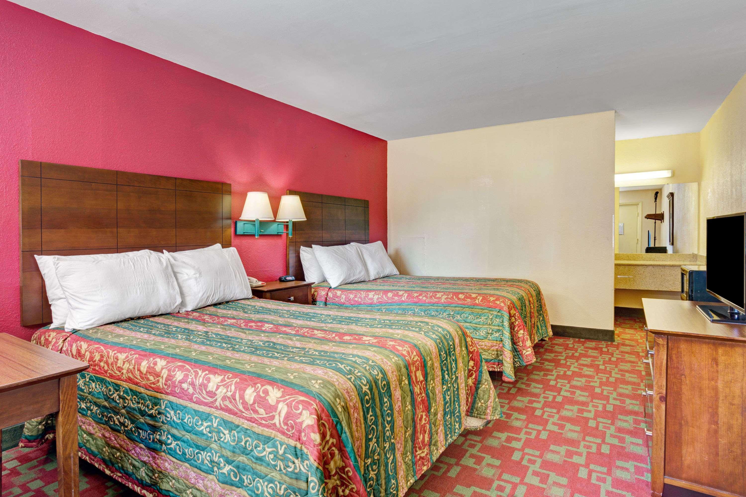 Days Inn by Wyndham Elizabeth City - photo 28
