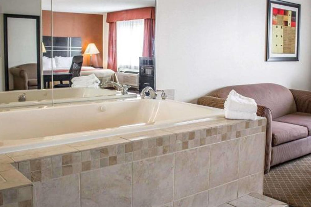 Howard Johnson by Wyndham Columbus State Fairgrounds I 71 - photo 31
