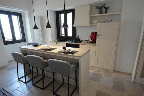 Centro Storico Elegante Appartamento — 4-Star Luxury Hotel in Polignano A Mare, Italy