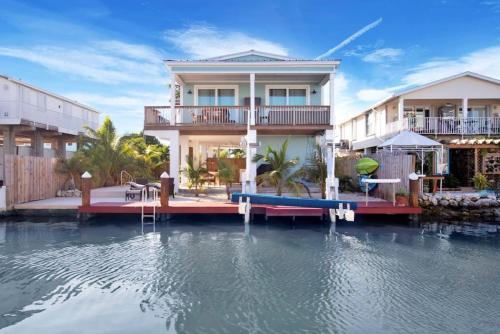 Ocean Breeze Oasis with great boating access in Marathon, United States