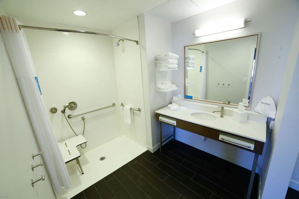 Hampton Inn & Suites Forest City - photo 25