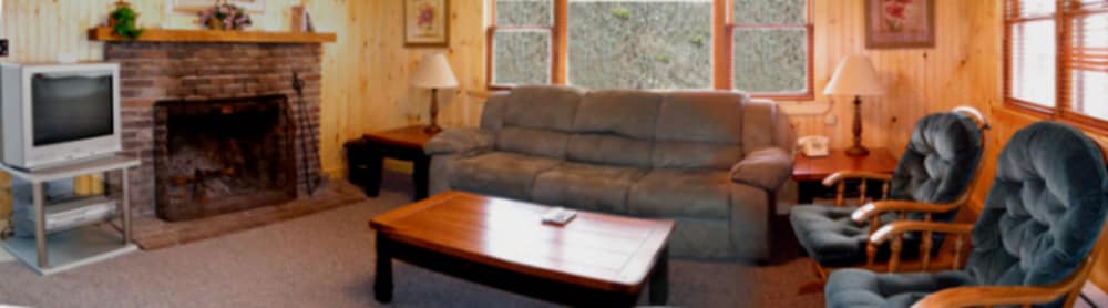 Cabins At Twinbrook Resort - carbon neutral hotel in Maggie Valley