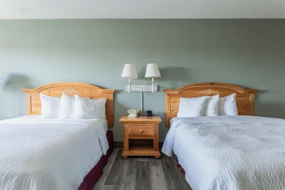 Lancaster Inn and Suites - photo 13