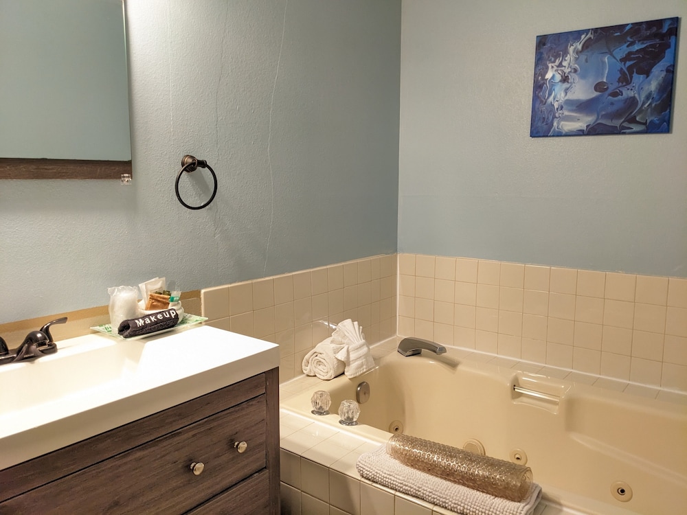 Hillcrest Inn - photo 68