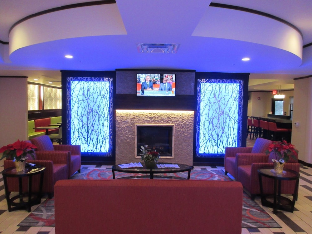 Holiday Inn Express & Suites Butler by IHG - photo 2