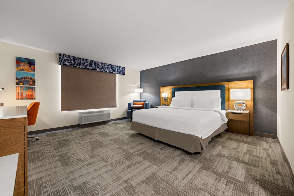Hampton Inn and Suites Bessemer Birmingham - photo 9