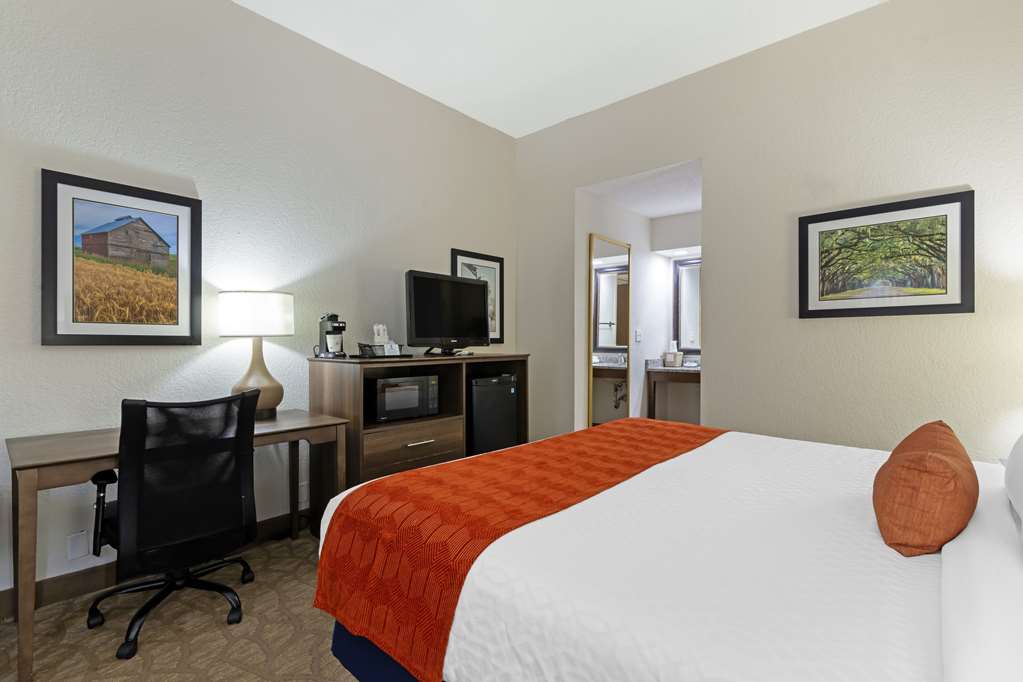 Best Western Colonial Inn - photo 14