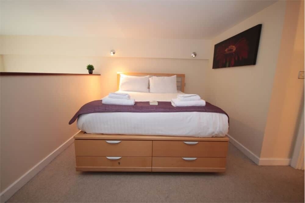 Stunning 2 Bed City Centre Apartment — 4-Star Luxury Hotel in Newcastle Upon Tyne, United Kingdom