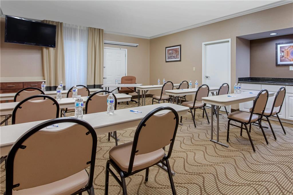 Comfort Inn & Suites Bryant Benton - photo 31