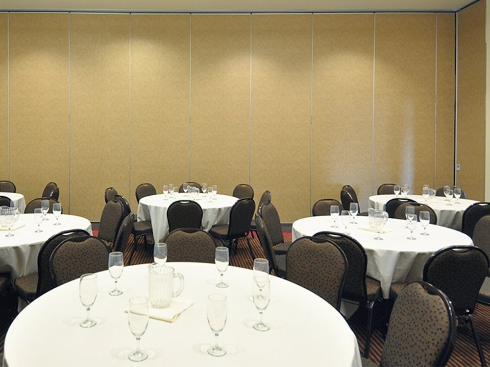 Overton Hotel and Conference Center - photo 63