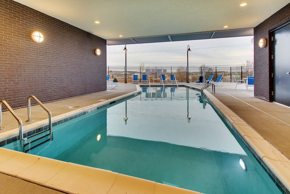 Holiday Inn Express & Suites Nashville Metrocenter Downtown by IHG - photo 32