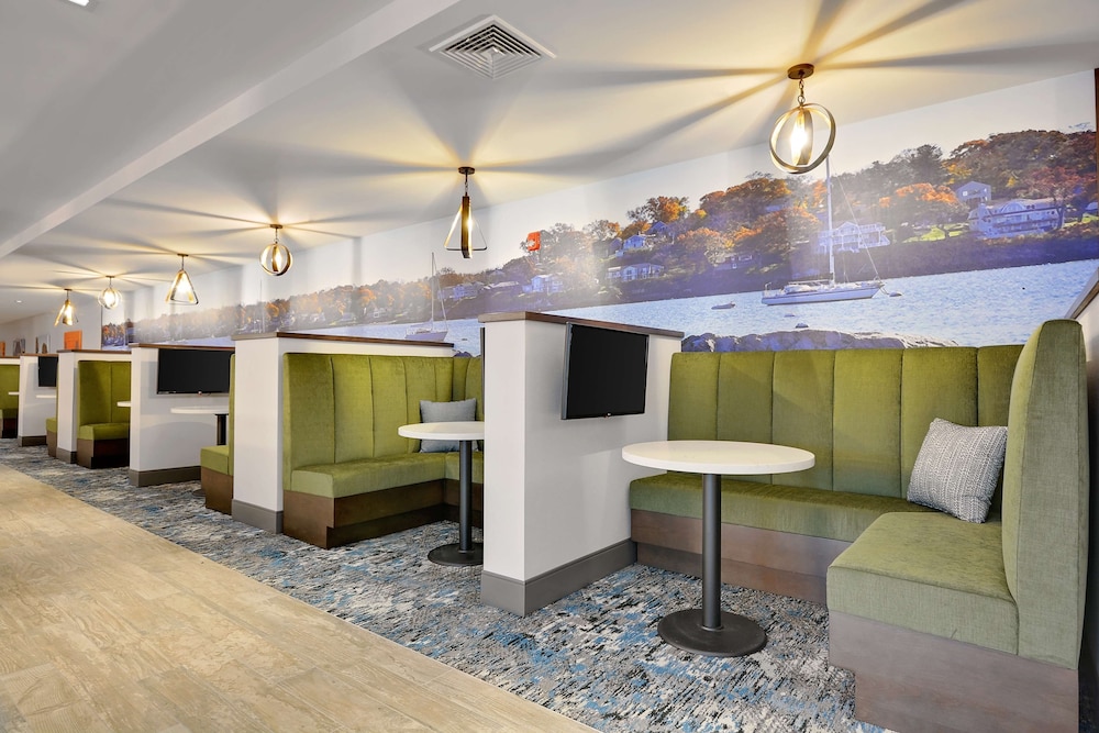 Hampton Inn Salem Boston - photo 36