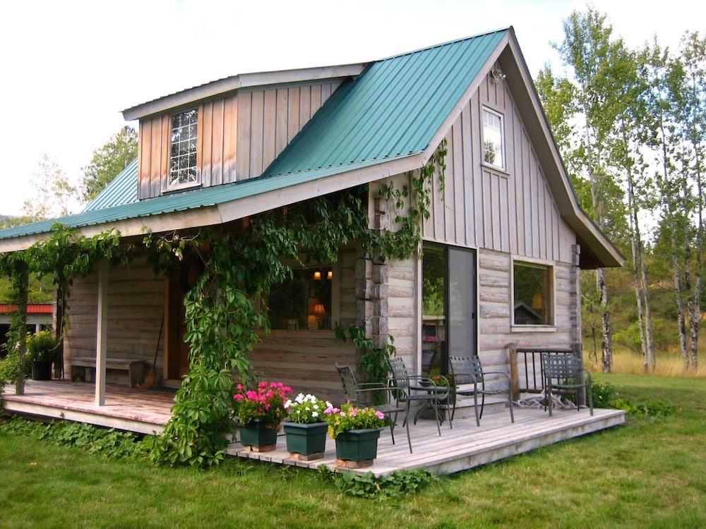 Glacier Park 3 Bedroom Cabin — 4-Star Luxury Hotel in Coram, United States