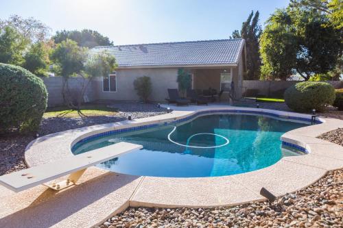 Cozy House w pool Near State Farm Stadium — 4-Star Luxury Hotel in Glendale, United States
