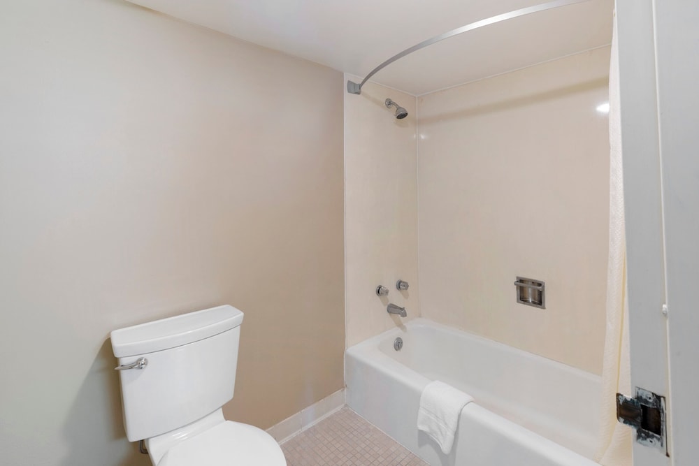 Port Allen Inn - photo 12