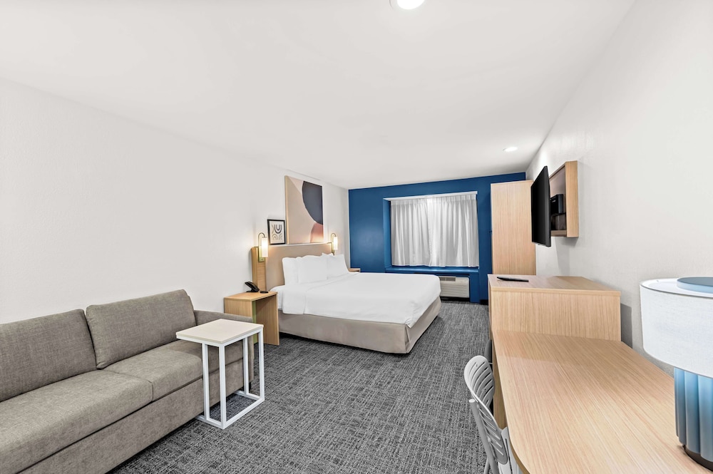 Spark by Hilton Sterling Dulles Airport - photo 30