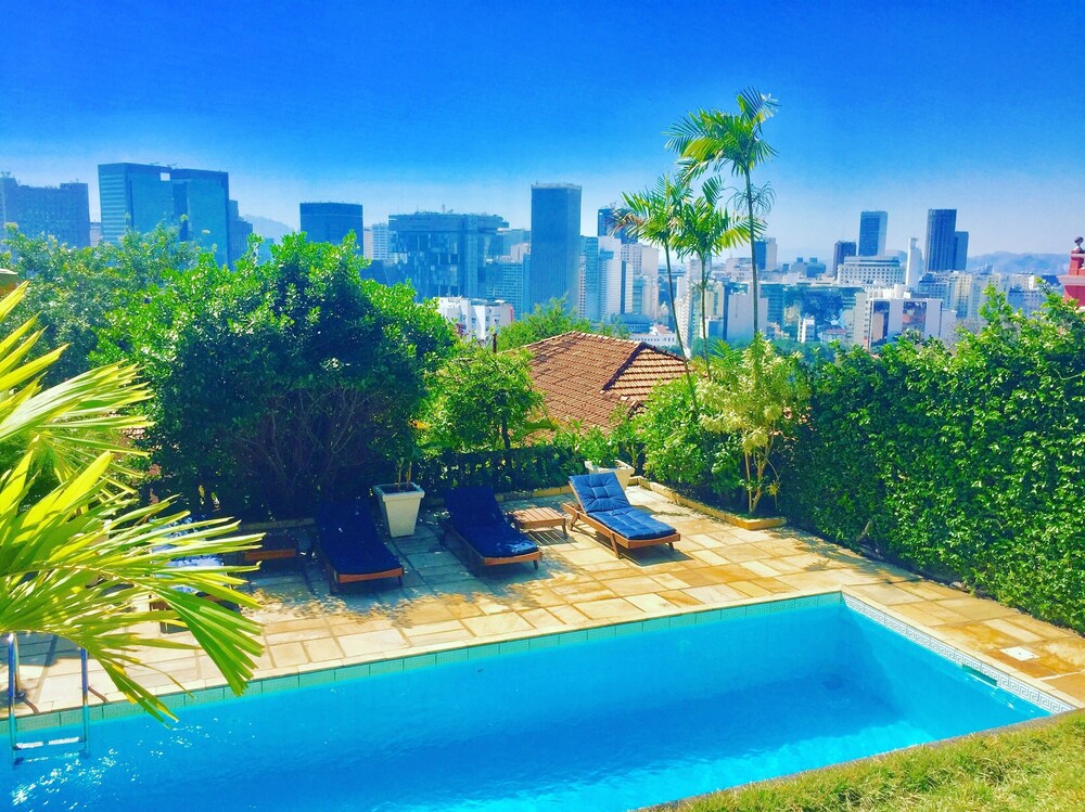 Casa Amarelo par Robert le Héros — 4-Star Luxury Hotel in Rio De Janeiro, Brasil