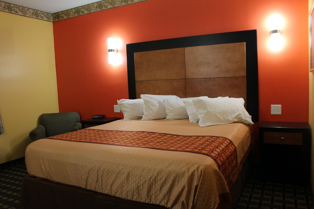 Magnolia Inn And Suites - photo 9