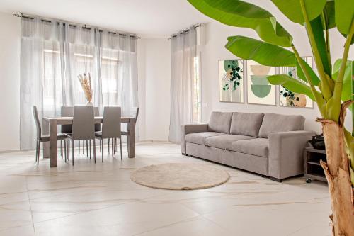 SEASIDE LOFT 3 camere 2 bagni a 300 mt dal mare — 4-Star Luxury Hotel in Marina Di Massa, Italy