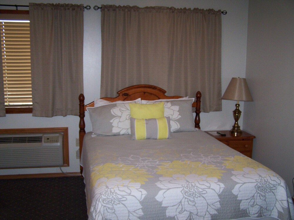 Pointe West Resort Motel - photo 21