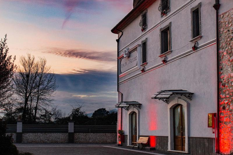 Tenuta D'Ausilio — 4-Star Luxury Hotel in Vairano-Patenora, Italy