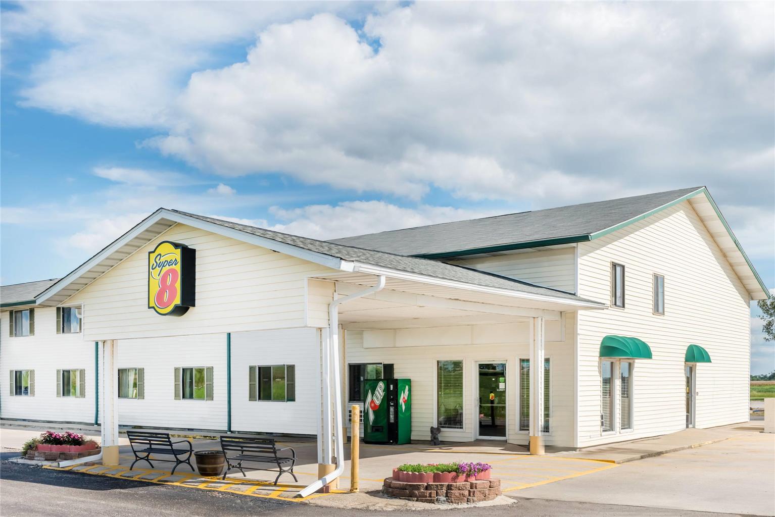 Super 8 by Wyndham Okawville pet-friendly hotel Okawville
