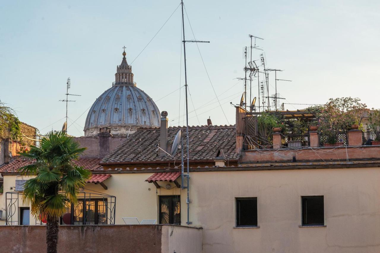 La Porta Rossa di Borgo Vatican Luxury Suite — 4-Star Luxury Hotel in Rome, Italy