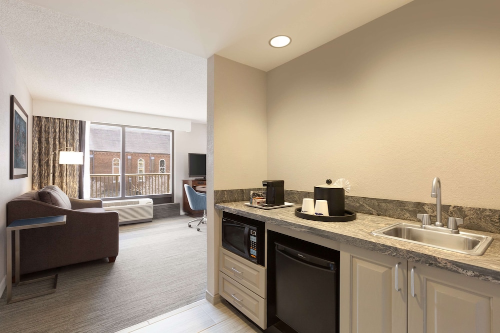 Hampton Inn & Suites Nashville Downtown - photo 21