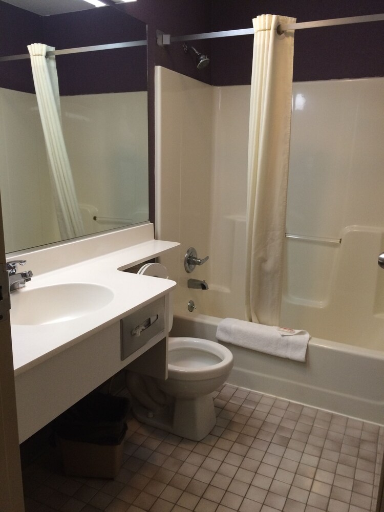 Brookshire Inn - photo 13
