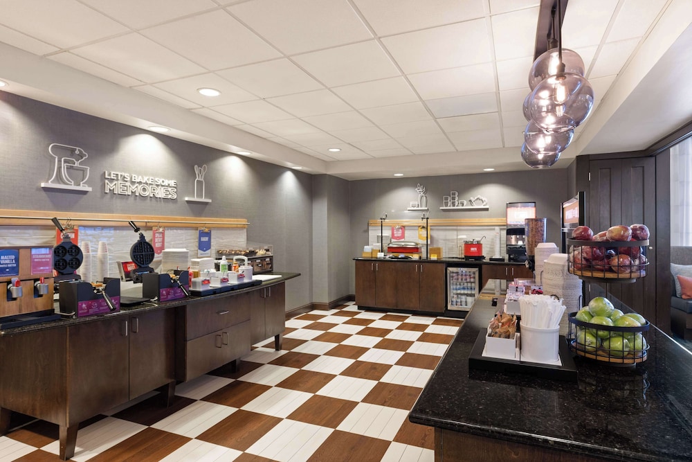 Hampton Inn & Suites Savannah Airport - photo 27