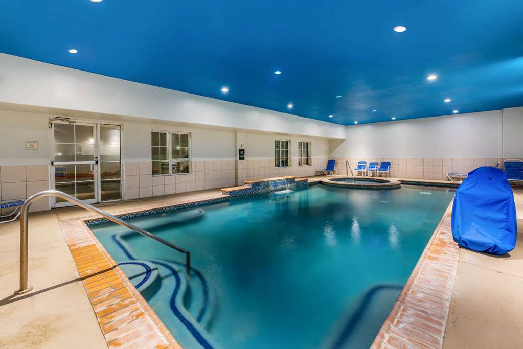 La Quinta Inn & Suites by Wyndham Orange - photo 13
