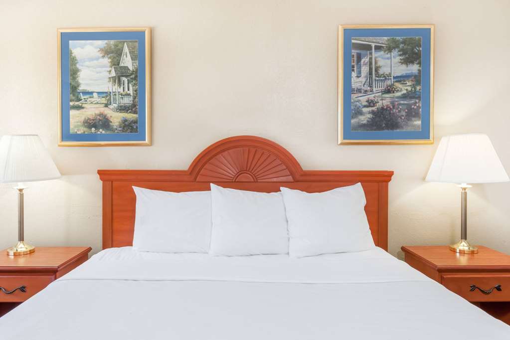 Super 8 by Wyndham Montgomery Maybrook - photo 8