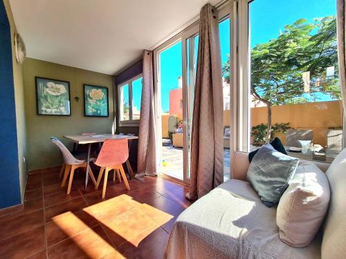 Casa Zalla 110m2 200m2 Garden Pool 1Gb Wi Fi Private Parking — 4-Star Luxury Hotel in Corralejo, Spain