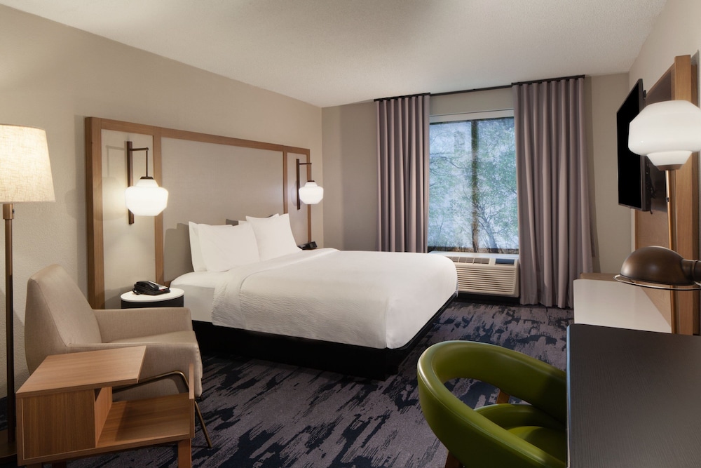 Fairfield Inn & Suites by Marriott Charleston - photo 11