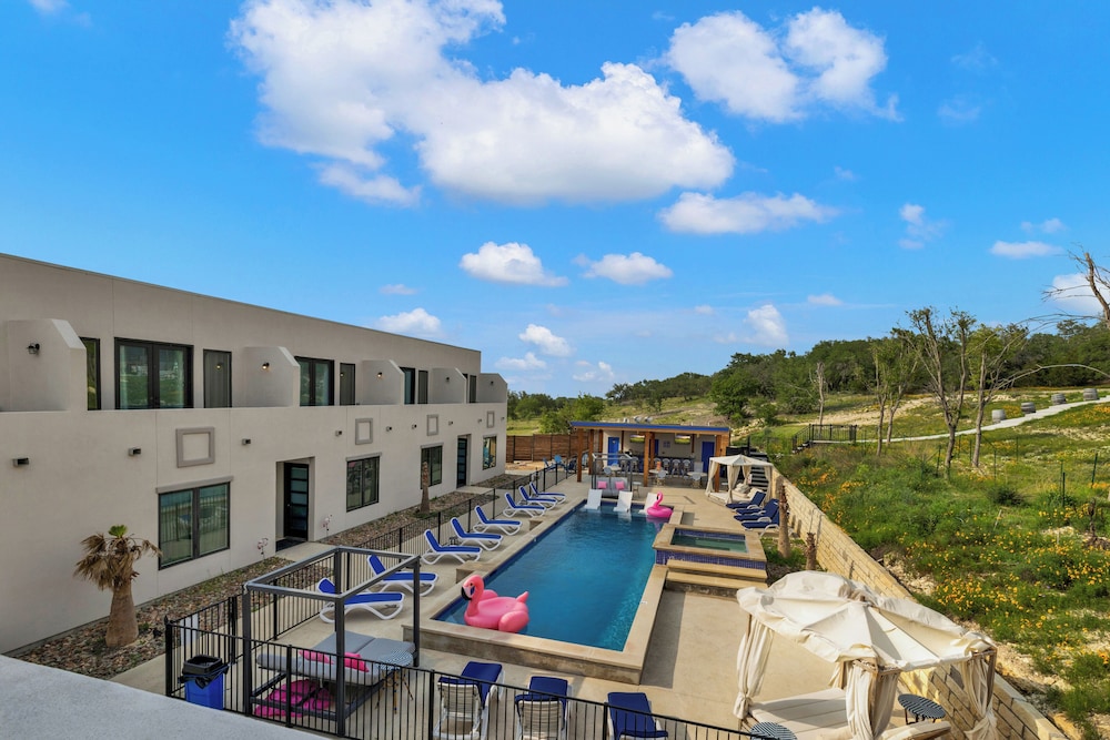 The Bentley Hotel Audrey Hepburn Suite Pool View - photo 14
