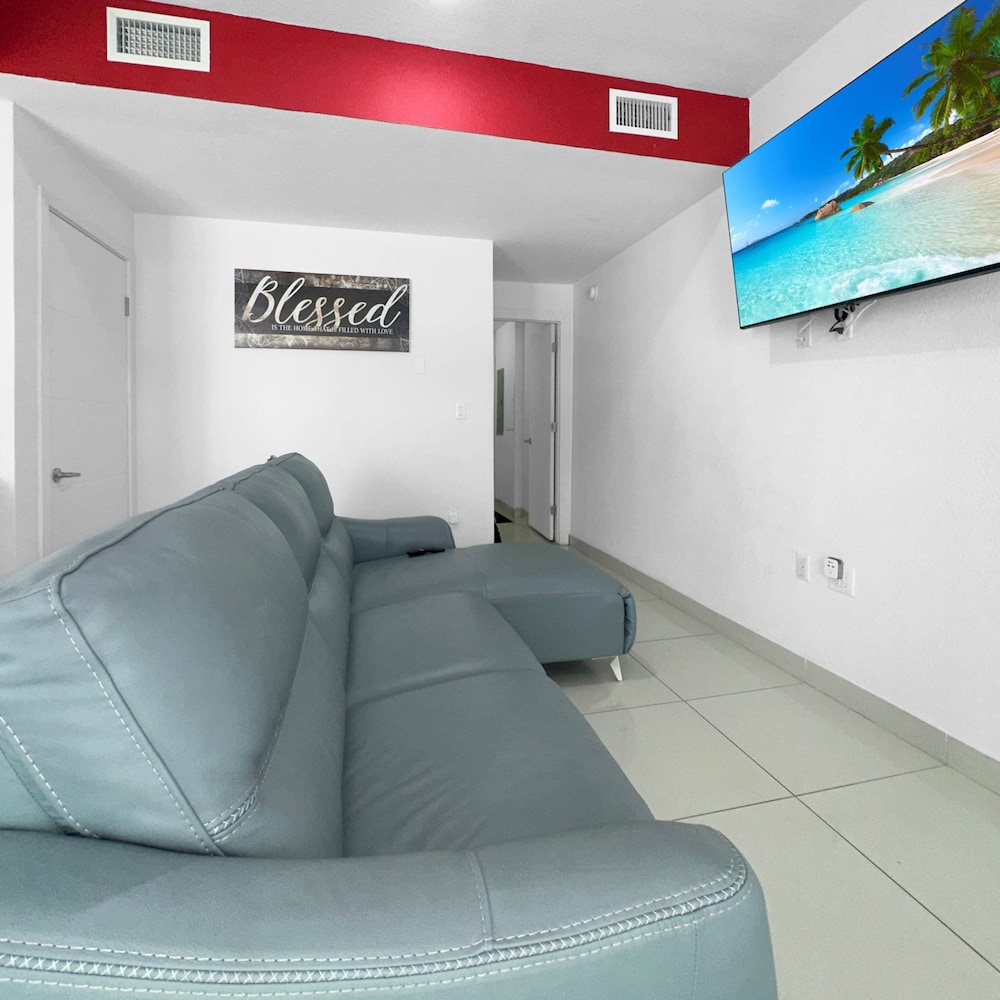 Vacay Spot experience Luna Sky 65 TV BAR BBQ SHOWER massage jets music to FL Keys - photo 23