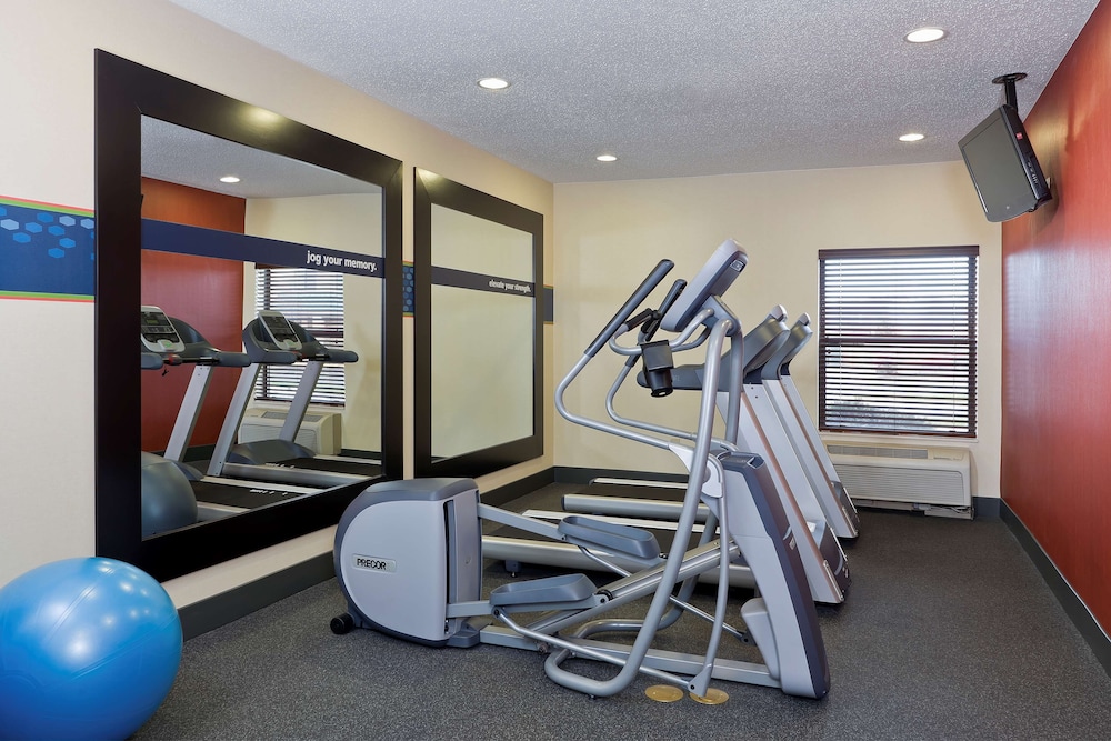 Hampton Inn Akron Fairlawn - photo 25