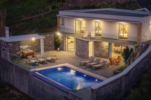 With pool and sea view Vila da Ribeira da Vaca — 4-Star Luxury Hotel in Calheta, Portugal