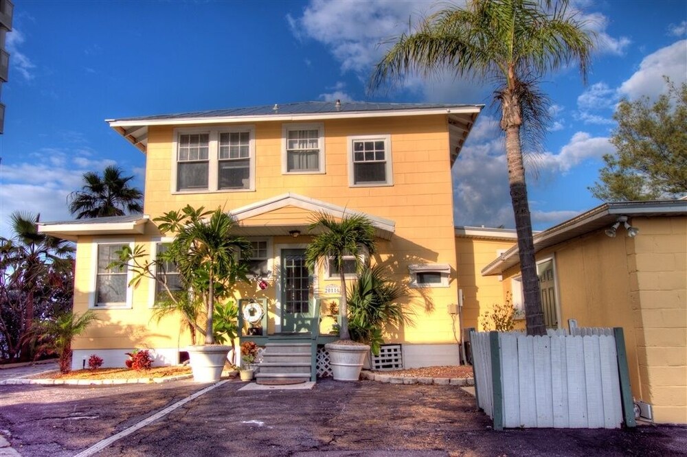 Sun N Fun Beachfront Vacation Rentals - photo 26