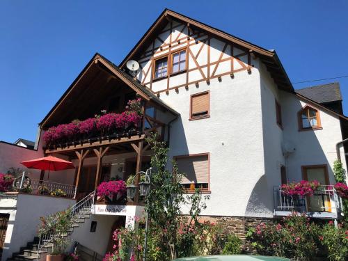 Haus Osterlämmchen — 4-Star Luxury Hotel in Ediger-Eller, Germany