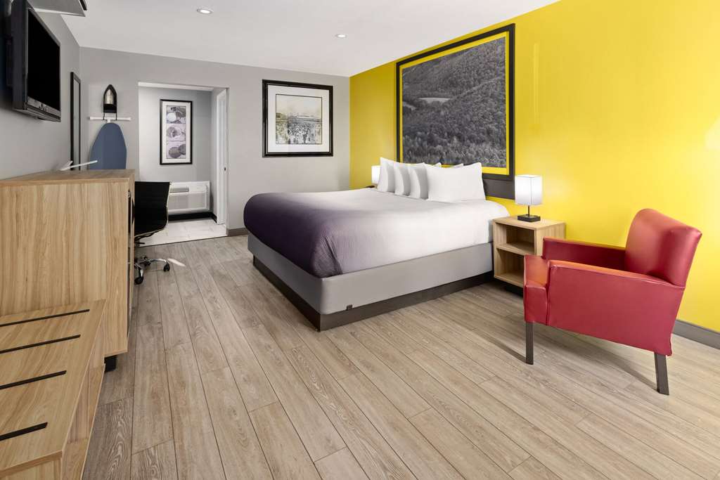 Super 8 by Wyndham Hazleton - photo 19