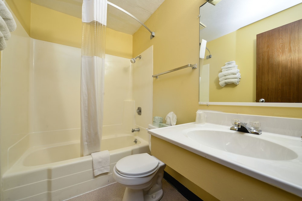 Super 8 by Wyndham Minot Airport - photo 22