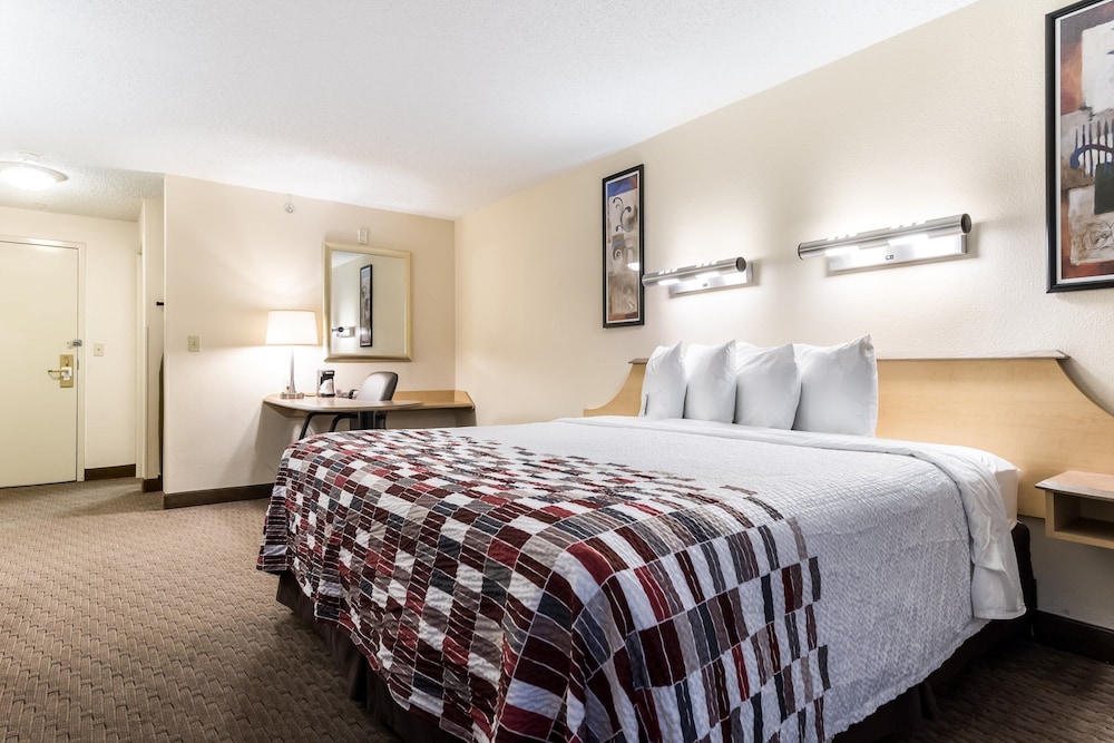 Red Roof Inn Cleveland Airport Middleburg Heights - photo 3