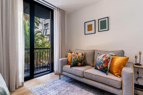 102 Marvol Beautiful Modern Sea Point Studio With Parking