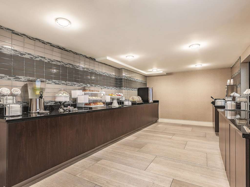 La Quinta Inn & Suites by Wyndham Salem NH - photo 42
