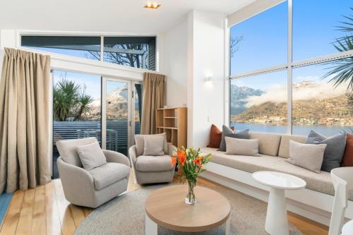 A Stunning Stay Queenstown Holiday Home — 4-Star Luxury Hotel in Queenstown, New Zealand