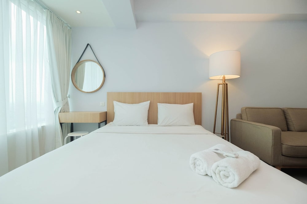 Modern and Spacious Studio Grand Kamala Lagoon Apartment By Travelio — 4-Star Luxury Hotel in Bekasi, Indonesia