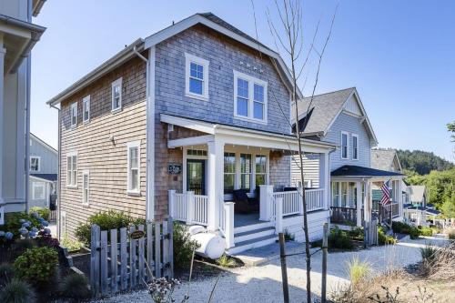 Oceans Roar by Seabrook Hospitality in Huntington Beach, United States