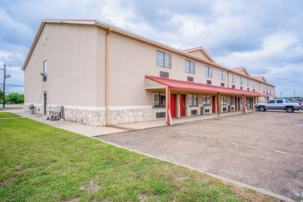 Texan Inn By Oyo Beeville Us 181 - photo 98