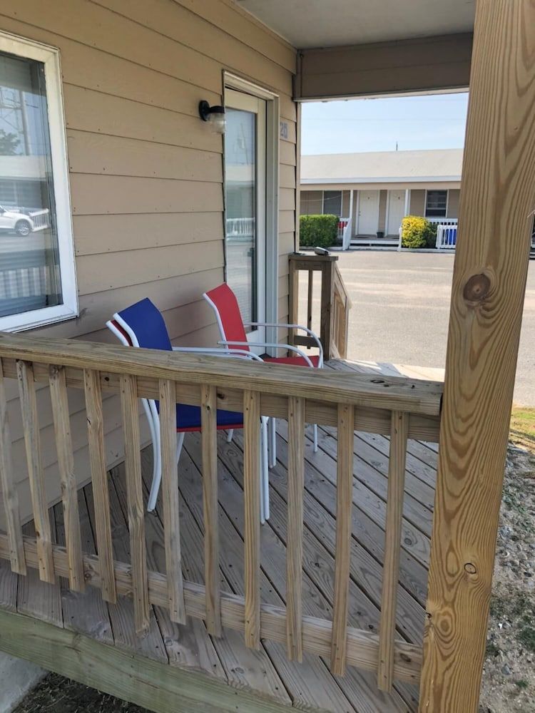 Avon Motel - photo 2